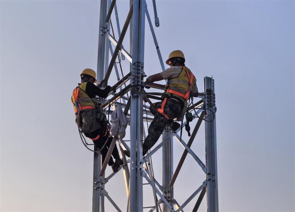 雄商高鐵“四電”工程國慶建設忙，專業(yè)施工譜寫鐵路新篇章